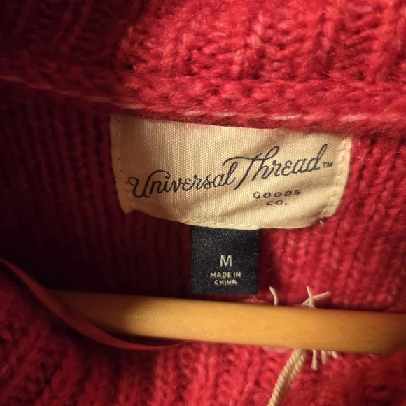 Cozy Red Patterned Turtleneck Sweater - Picture 4 of 7